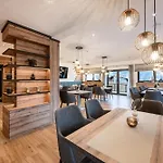 Aparthotel Gluecksmoment Goetschlhof 3*